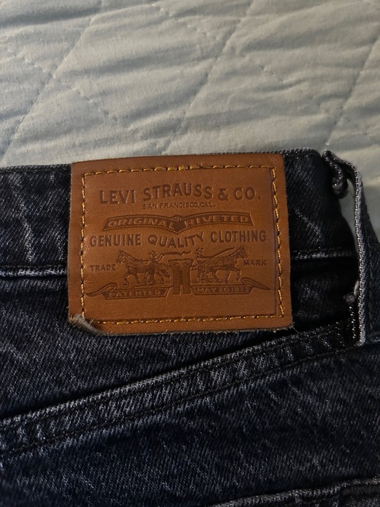 Levi's Women's Straight-Leg Jeans in Washed Black - Picture 3 of 7